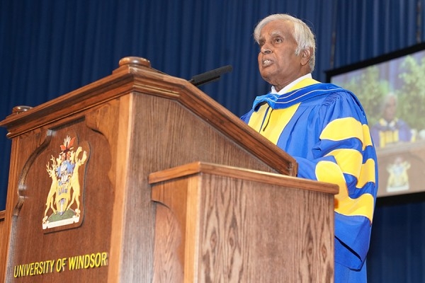 Datta Pillay addresses Convocation