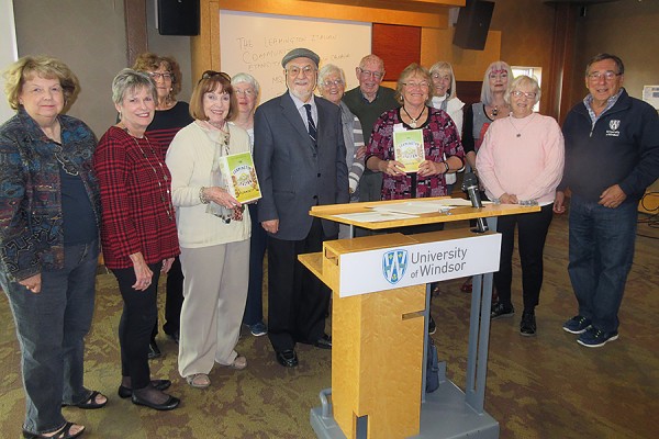 Students in a Uni-Com course thank professor emeritus Walter Temelini.