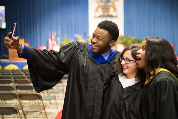 graduands taking selfie at Convocation