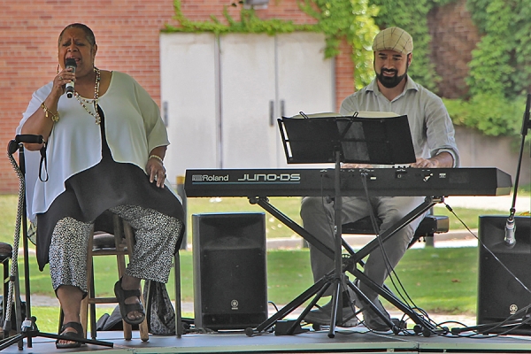 Vocalist Shahida Nurullah and pianist Michael Karloff 