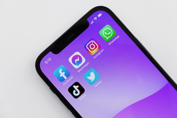 smartphone displaying social media apps