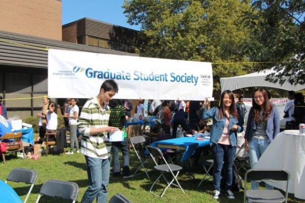 Happy door prize winners at the GSS welcome barbecue