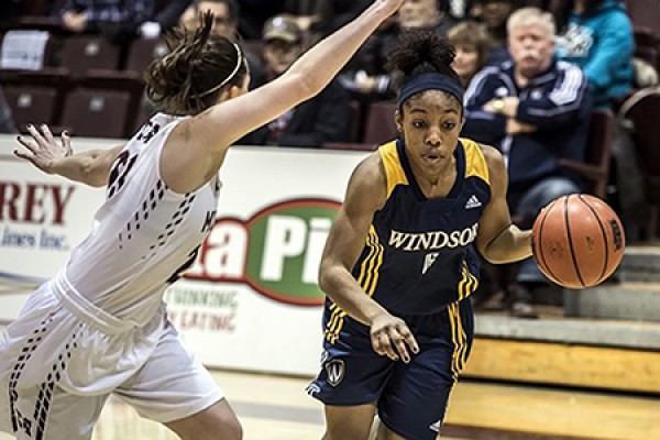 Tyra Blizzard cuts past a defender.