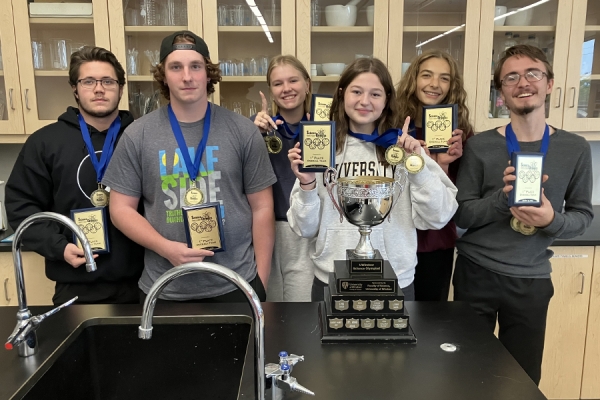 Leamington District Secondary School Team B members holding medals