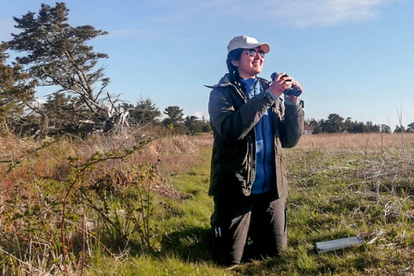 Sarika Sharma collecting field observations of savannah sparrows.