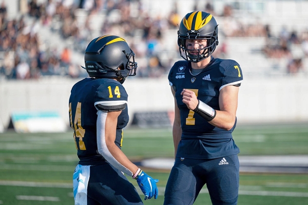 Wide receiver Javonni Cunningham and quarterback Danny Skelton