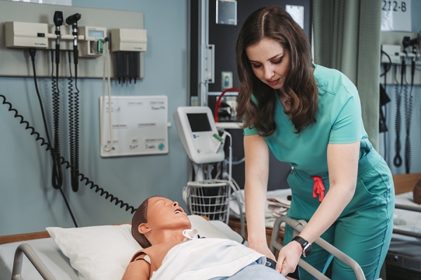 Sylwia Borawski attending to simulated patient