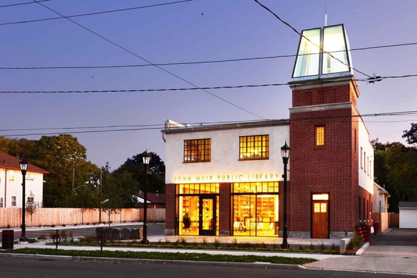 John Muir Public Library in Sandwich