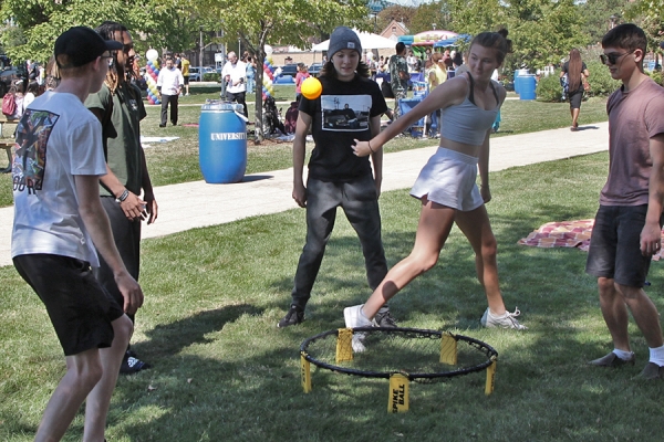 students playing spikeball