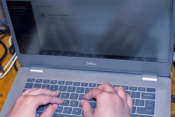 hands on laptop displaying Blackboard