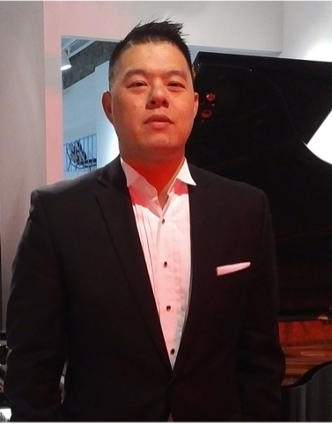 Pianist and alumnus, Derek Chiu