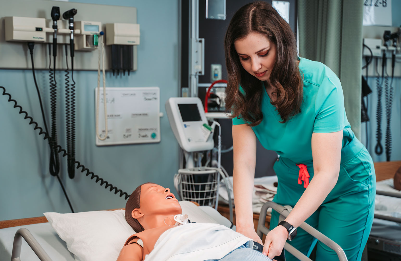 Sylwia Borawski attending to simulated patient