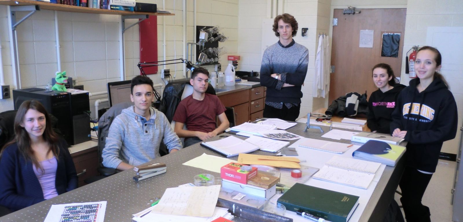 Students working in the Rehse lab for the 2016-2017 academic year