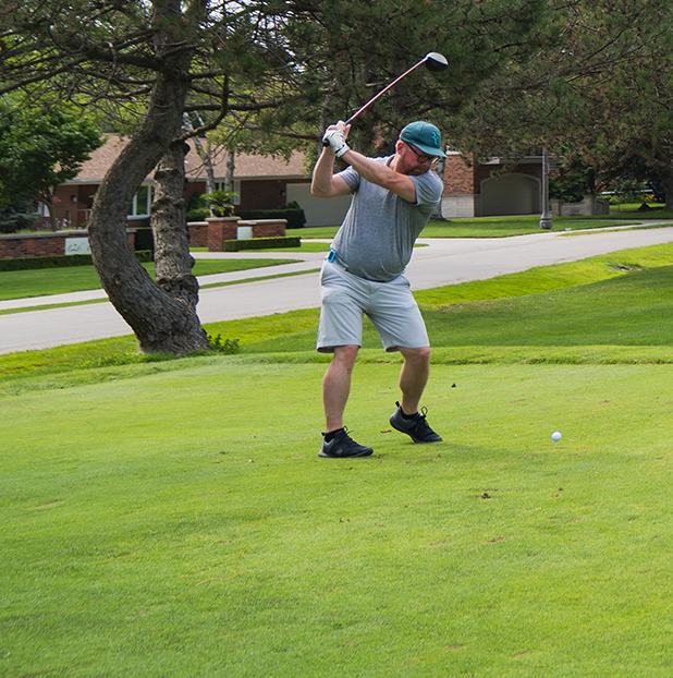 golfer teeing off